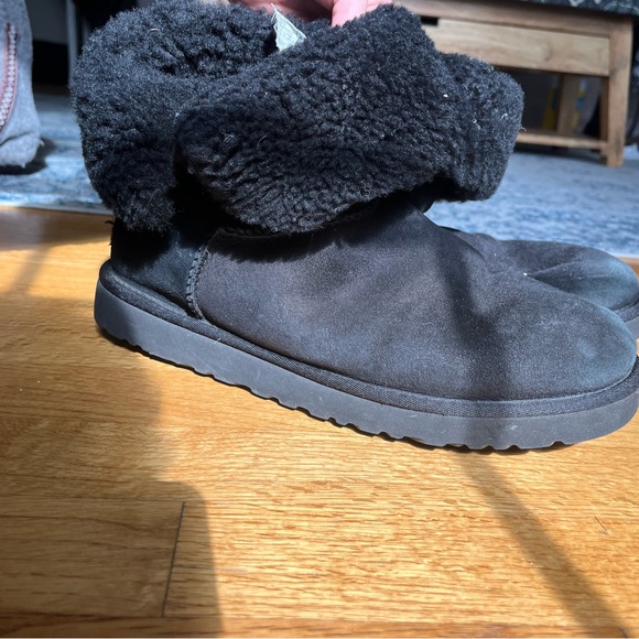 Women’s Black Uggs. Size 11 - Picture 3 of 6